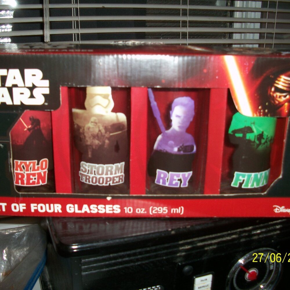 4 Star Wars Boxed 10 Ounce Glass-New In Box
